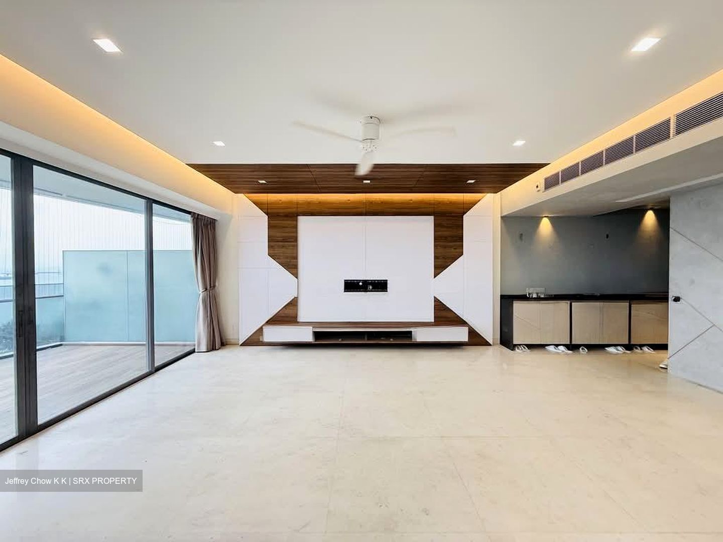 SilverSea (D15), Condominium #571763981